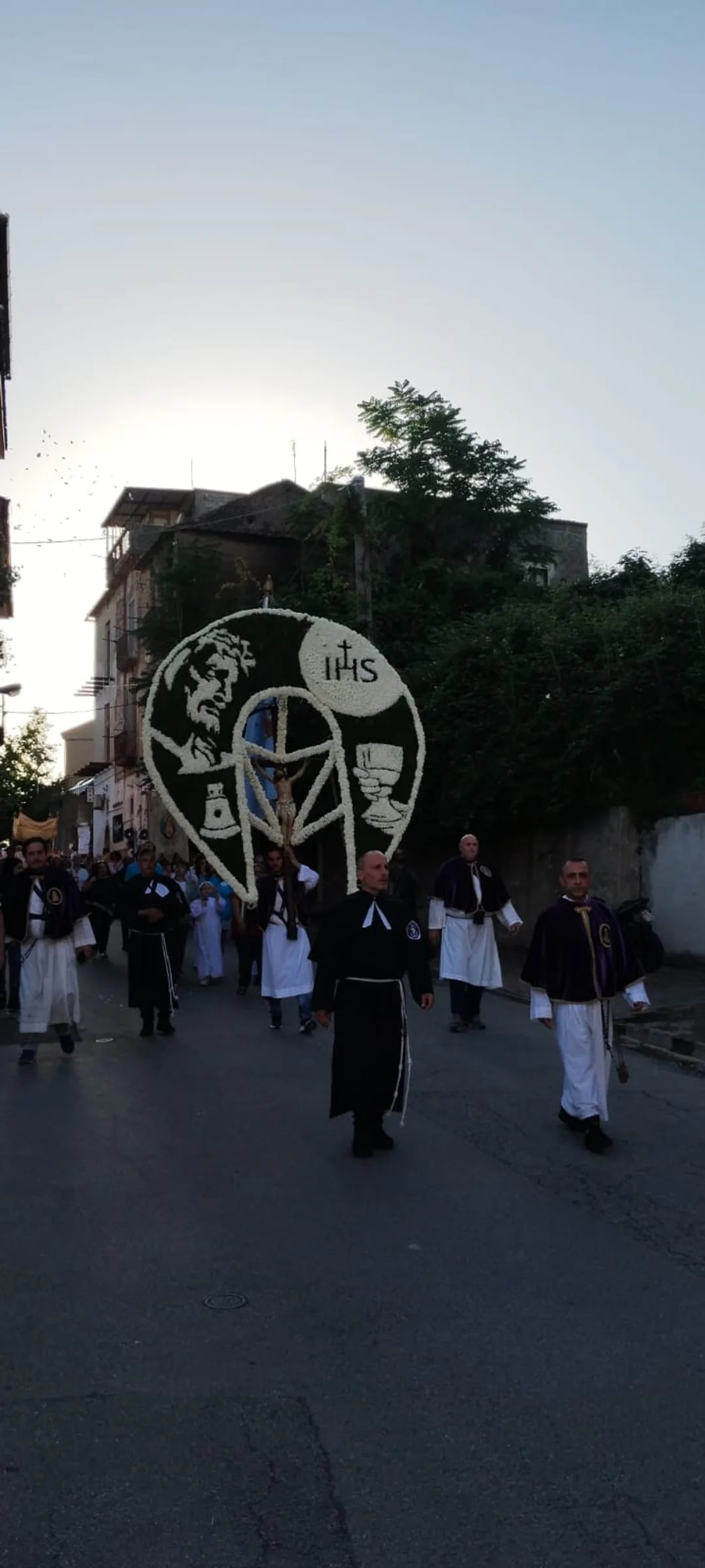 I Maestri Infioratori di Artena (RM) alla Infiorata di Salerno