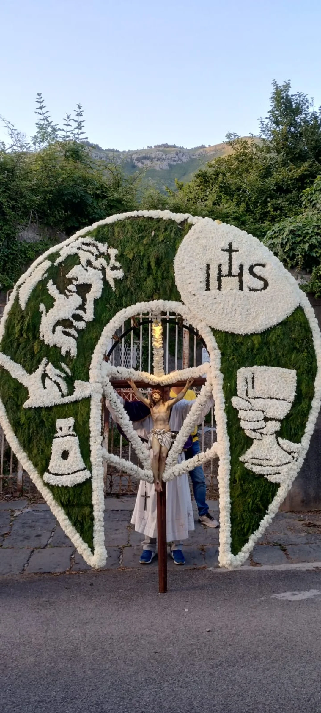 I Maestri Infioratori di Artena (RM) alla Infiorata di Salerno