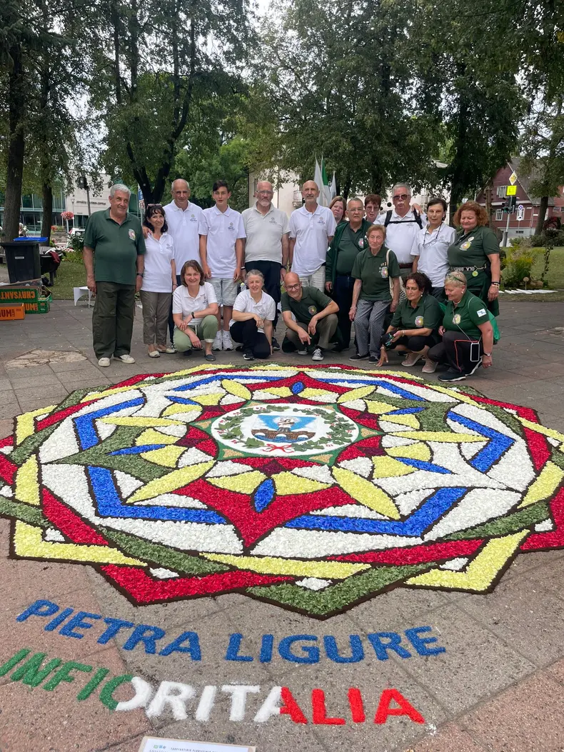 FESTIVAL INTERNAZIONALE DEI TAPPETI FLOREALI | LITUANIA