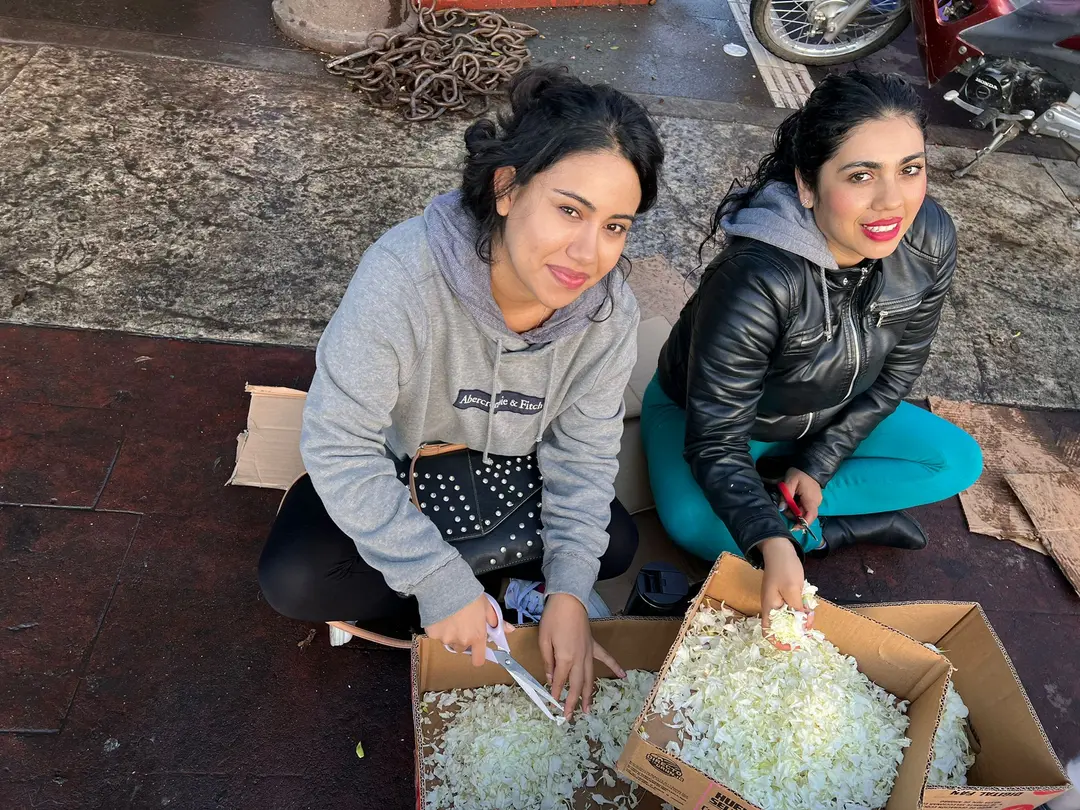 Sesto giorno | Le ragazze messicane in soccorso per il taglio fiori
